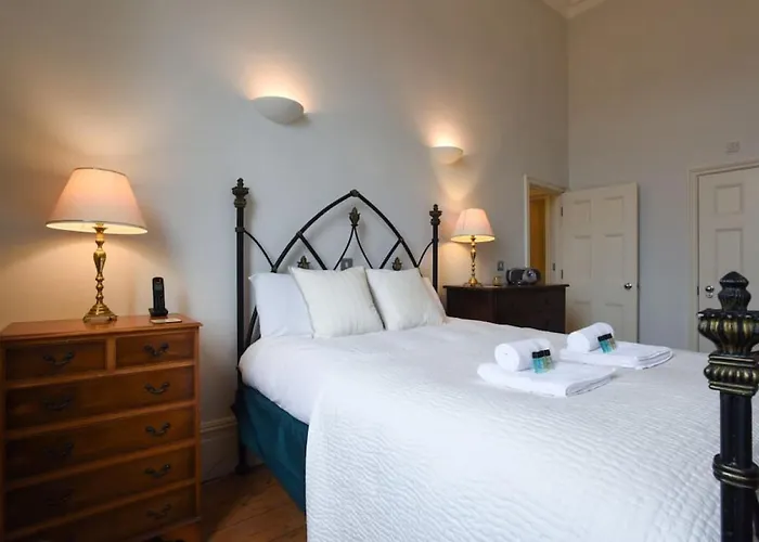 Air Maison - Naval Officers Quarters Flat