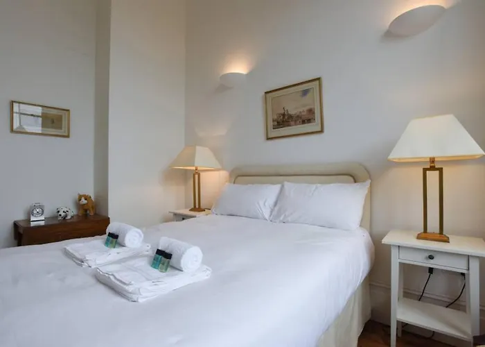 Air Maison - Naval Officers Quarters Flat