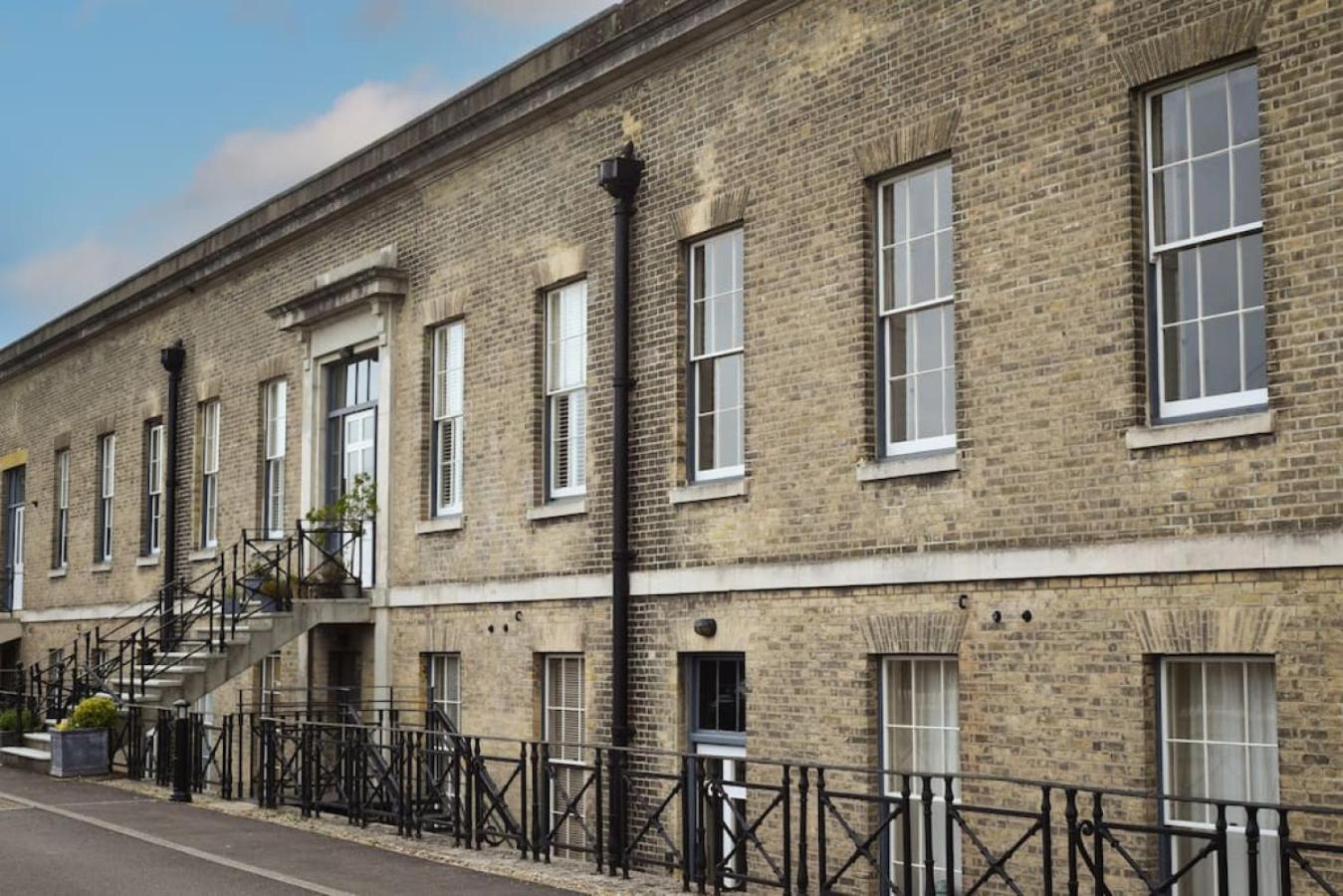 Air Maison - Naval Officers Quarters Flat